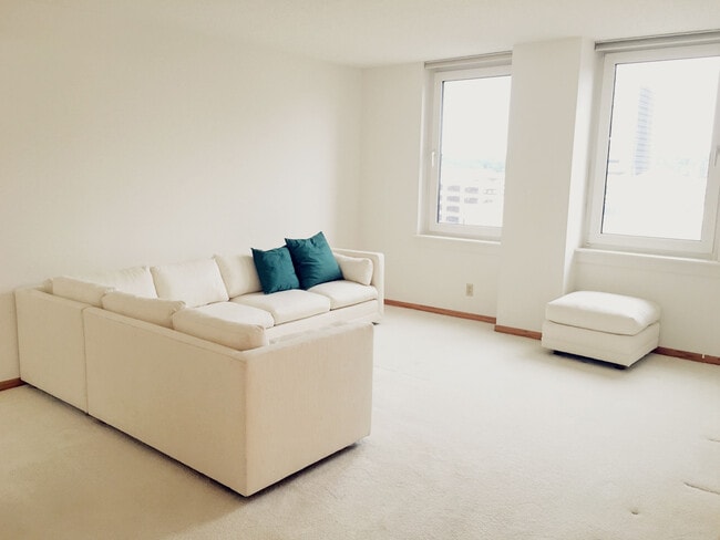 220 S Broadway, Unit #1015