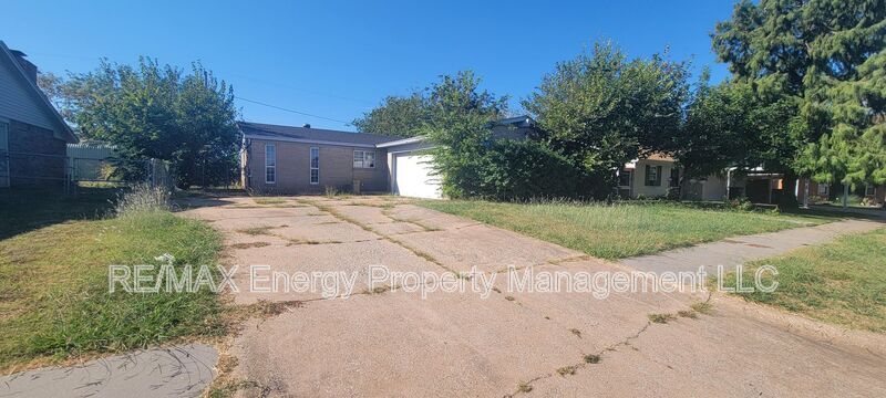 820 Camelot Dr in Moore, OK - Building Photo