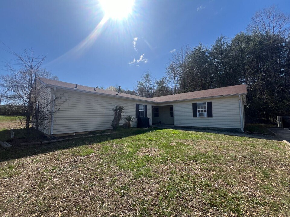 820 Sharpe Rd in Burlington, NC - Building Photo