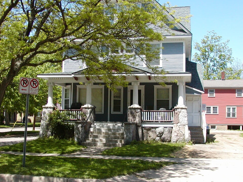 722 W Vine St, Unit 2 in Kalamazoo, MI - Building Photo
