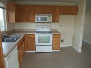 3050 Quail Ct SE in Albany, OR - Foto de edificio - Building Photo