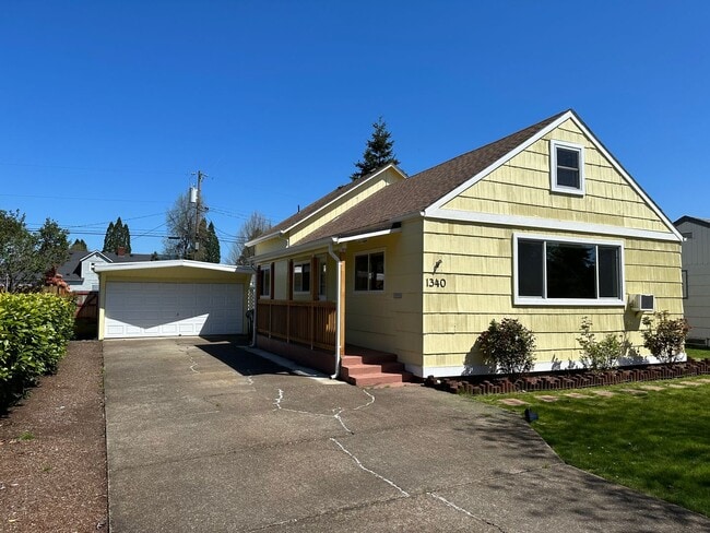 1340 E St in Springfield, OR - Building Photo - Building Photo