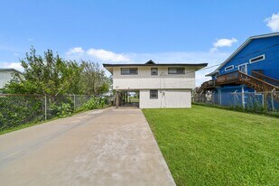 1031 Star Dr in San Leon, TX - Building Photo