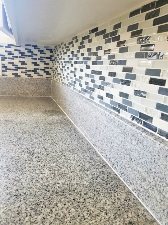 1528 W 60th St in Los Angeles, CA - Building Photo