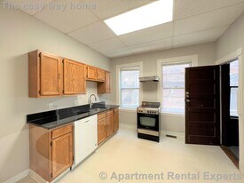 12 Pleasant St in Cambridge, MA - Building Photo