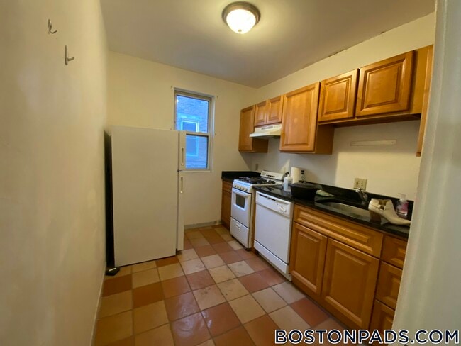 15 Scottfield Rd, Unit 9 in Boston, MA - Building Photo - Building Photo