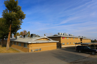 Courtyard Terrace in Taft, CA - Building Photo - Building Photo