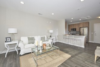 92 Drs James Parker Blvd in Red Bank, NJ - Building Photo - Building Photo