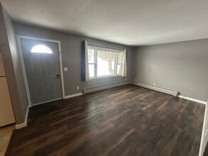 1319 W Alcott Ave in Fergus Falls, MN - Foto de edificio - Building Photo