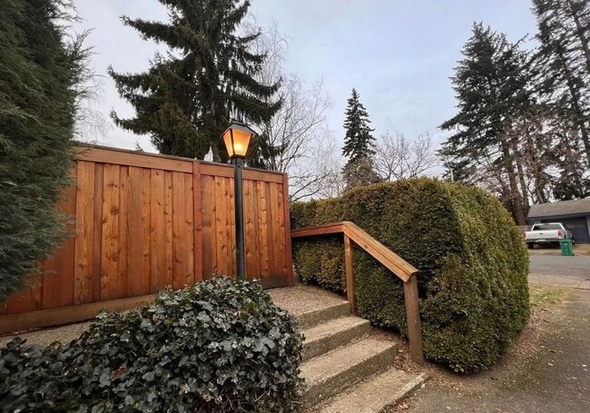 12170 SW 14th St in Beaverton, OR - Building Photo - Building Photo