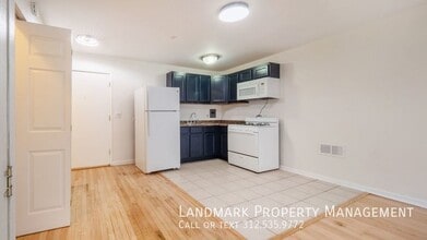 2401 W Balmoral Ave in Chicago, IL - Building Photo - Building Photo