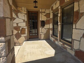 108 F St in Kerrville, TX - Building Photo - Building Photo