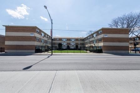 7901 S Paxton in Chicago, IL - Foto de edificio