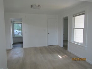319 Valley St in Windham, CT - Building Photo - Building Photo