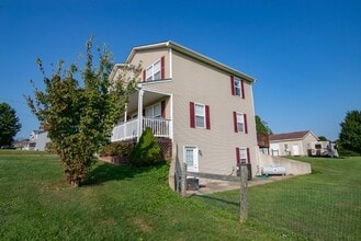 650 Farmington Dr in Vine Grove, KY - Building Photo - Building Photo