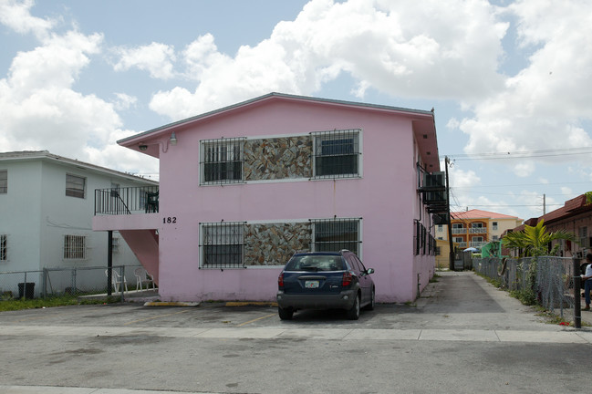 182 W 8th St in Hialeah, FL - Building Photo - Building Photo