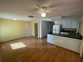 5510 NW Innisbrook Pl in Portland, OR - Foto de edificio - Building Photo