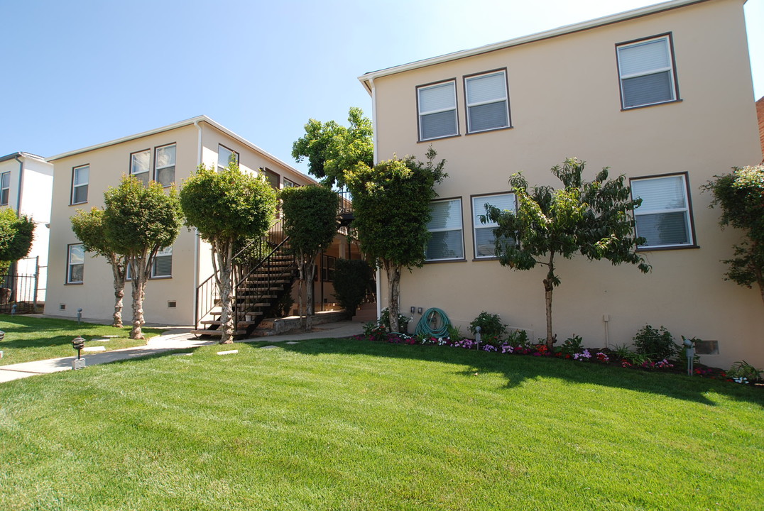 Adams Apartments in Los Angeles, CA - Building Photo