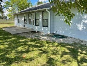 1450 Co Rd 130 in Hutto, TX - Foto de edificio - Building Photo