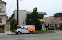 5926 Woodman Ave in Van Nuys, CA - Building Photo - Building Photo