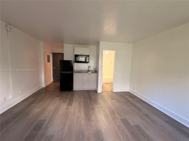 143 SW 9th St, Unit 310 in Miami, FL - Building Photo - Building Photo