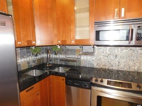 475 W Broadway-Unit -A2 in Long Beach, NY - Foto de edificio - Building Photo