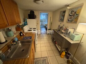 464 Beacon St, Unit GF in Boston, MA - Building Photo