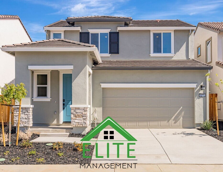 5272 Senesta Cir in Sacramento, CA - Building Photo