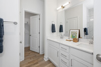 Oak Lake Townhomes in Charlotte, NC - Building Photo - Building Photo