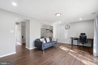 9175 Broken Oak Pl in Burke, VA - Building Photo - Building Photo