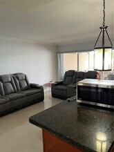 14327 Kendale Lakes Cir in Miami, FL - Building Photo - Building Photo