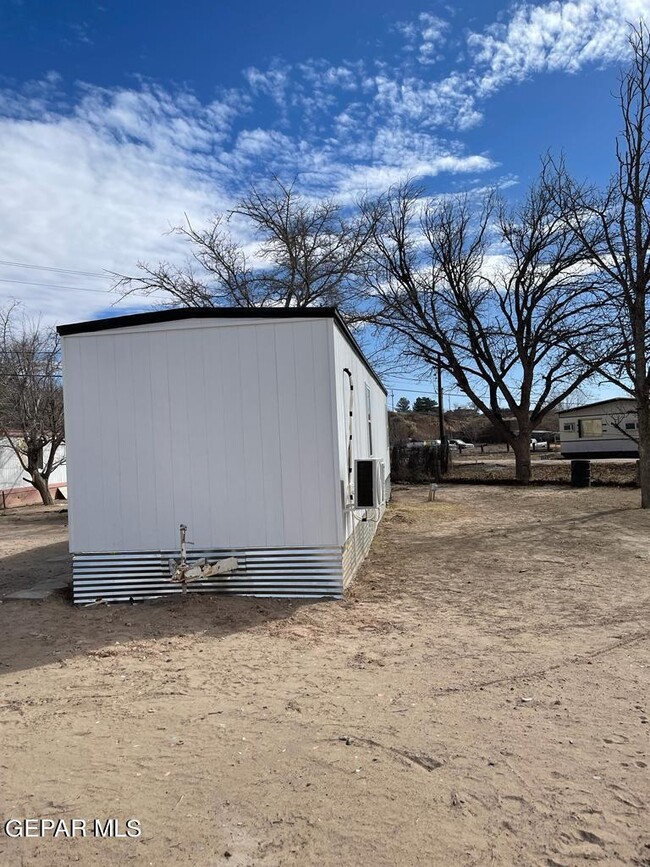 10825 Thunder Rd in Socorro, TX - Building Photo - Building Photo