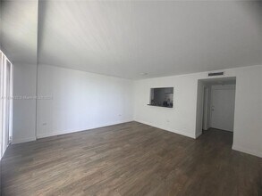 7545 E Treasure Dr, Unit 5K in North Bay Village, FL - Building Photo - Building Photo