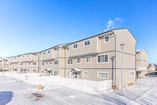 Laurentian Estate in Edmonton, AB - Building Photo