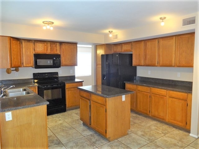 7010 W Oraibi Dr in Glendale, AZ - Building Photo - Building Photo