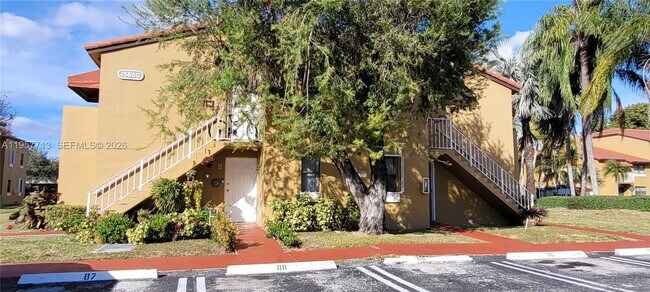 15650 SW 80th St in Miami, FL - Building Photo - Building Photo