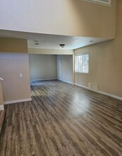 2064 Riverbirch Dr in Simi Valley, CA - Foto de edificio - Building Photo