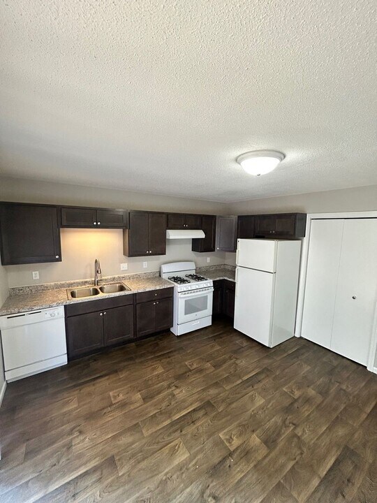 1231 60th St SE in Wyoming, MI - Building Photo