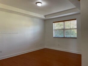 11413 SW 137th Psge in Miami, FL - Foto de edificio - Building Photo