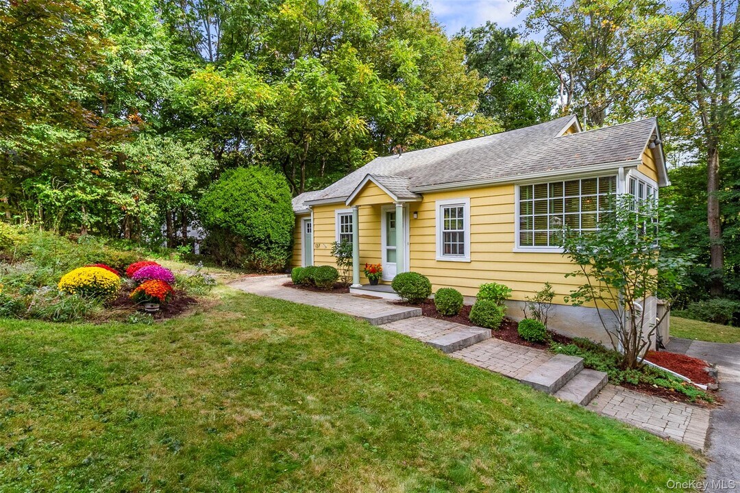 137 Belvedere Rd in Beacon, NY - Building Photo