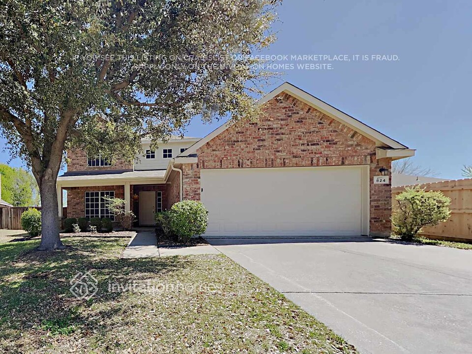 824 Blue Heron Ln in Aubrey, TX - Foto de edificio