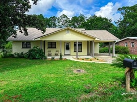 121 Westcott Cir in Port St. Joe, FL - Building Photo