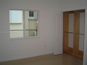 1153 SW 13th St, Unit 0 in Miami, FL - Foto de edificio - Building Photo