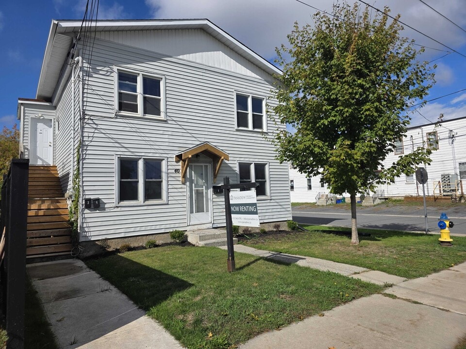 40 Connaught St in Kingston, ON - Building Photo