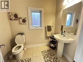 253 Sedgewood St in Kitchener, ON - Building Photo - Building Photo