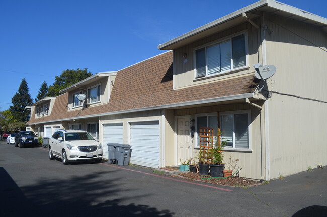 1270 Slater St in Santa Rosa, CA - Building Photo - Building Photo