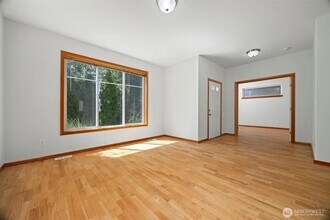 6214 Malloy Ave in Ferndale, WA - Foto de edificio - Building Photo