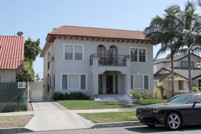 4832 Oakwood Ave in Los Angeles, CA - Building Photo - Primary Photo