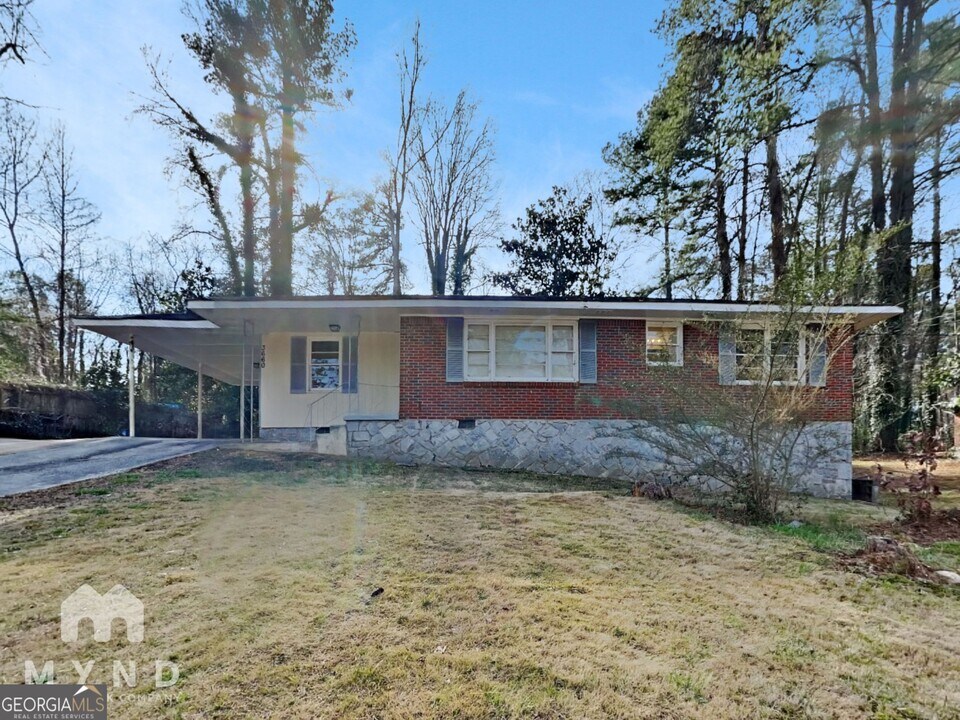 3660 Hill Acres Rd SW in Atlanta, GA - Building Photo