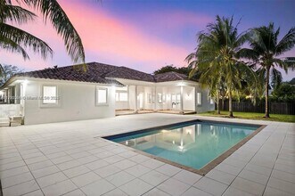 9463 SW 123rd Ter in Miami, FL - Foto de edificio - Building Photo